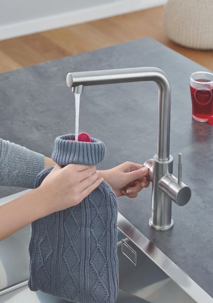 Grohe Red Duo Einhand-Spültischbatterie, L-Auslauf, Armatur und Boiler Größe L, supersteel