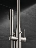 Vorschau: Grohe Essence Duschsystem bodenstehend/freistehend, wassersparend, supersteel