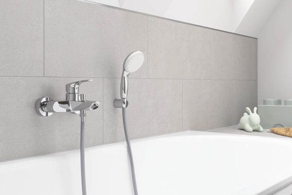 Grohe Eurosmart Einhand-Wannenbatterie mit Brausegarnitur Tempesta 110, chrom