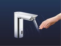 Vorschau: Grohe Bau Cosmopolitan E Infrarot-Elektronik Waschtischarmatur 36451000