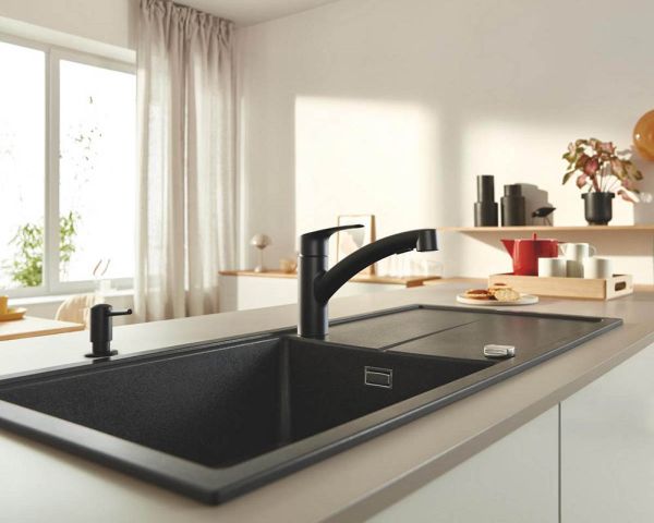 Grohe Eurosmart Küchenarmatur mit herausziehbarer Dual Spülbrause, flacher Auslauf, matt black