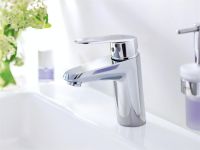 Vorschau: Grohe Eurodisc Cosmopolitan Einhand-Waschtischbatterie, glatter Körper, S-Size, wassersparend, chrom